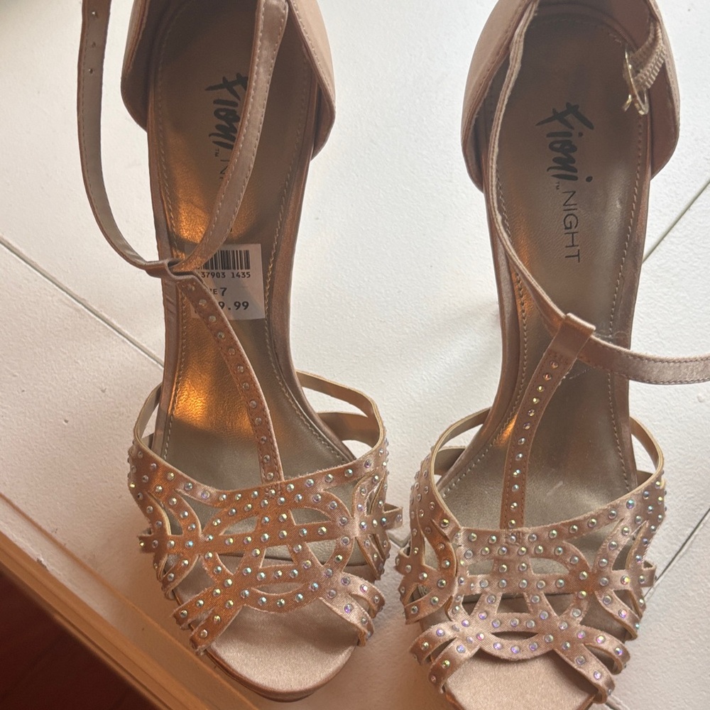 FIONI Clothing Beige Embellished Heels